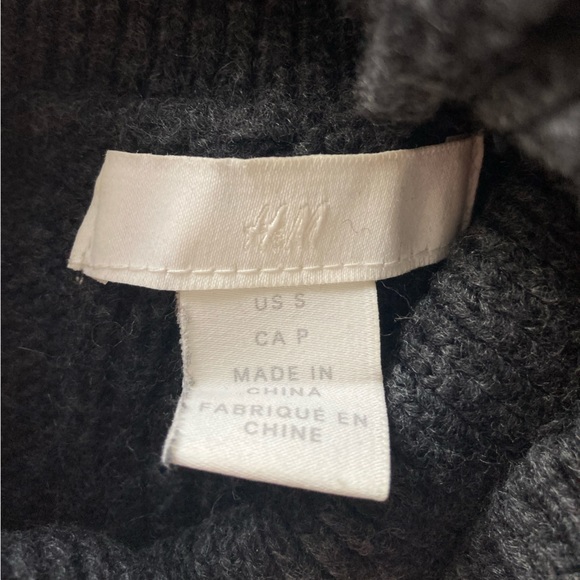 Oversized H&M Turtleneck - Picture 3 of 4